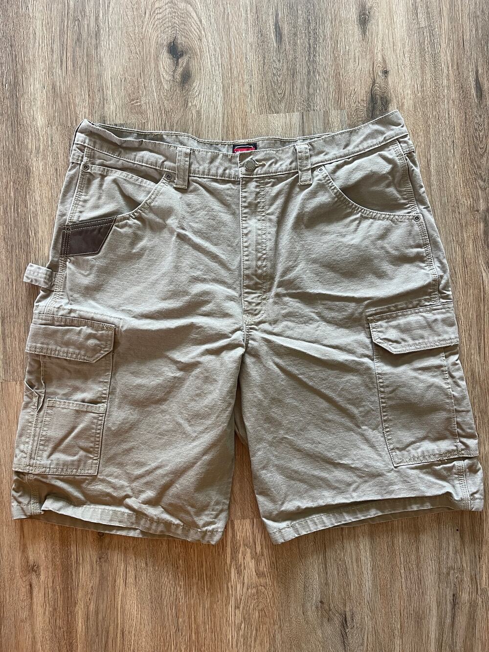 Wrangler Workwear Tan Cargo Shorts Utility Size 40